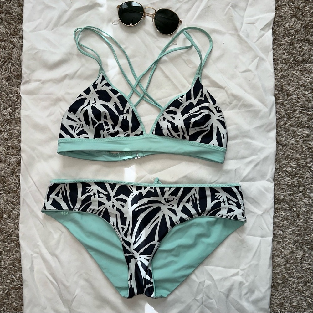 REVERSIBLE LULULEMON BIKINI SET - Picture 4 of 9